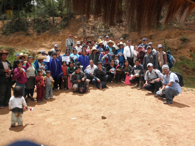 Lic. Alberto Cordova Sobrino, con la comunidad de Lanche  Huancabamba Año 2011.